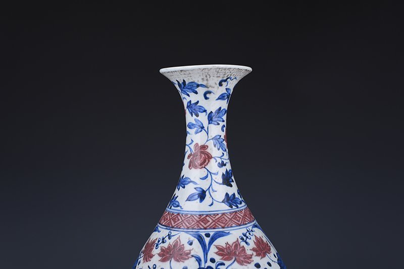 Yuan Dynasty blue and white underglaze red lotus pond jade pot spring vase