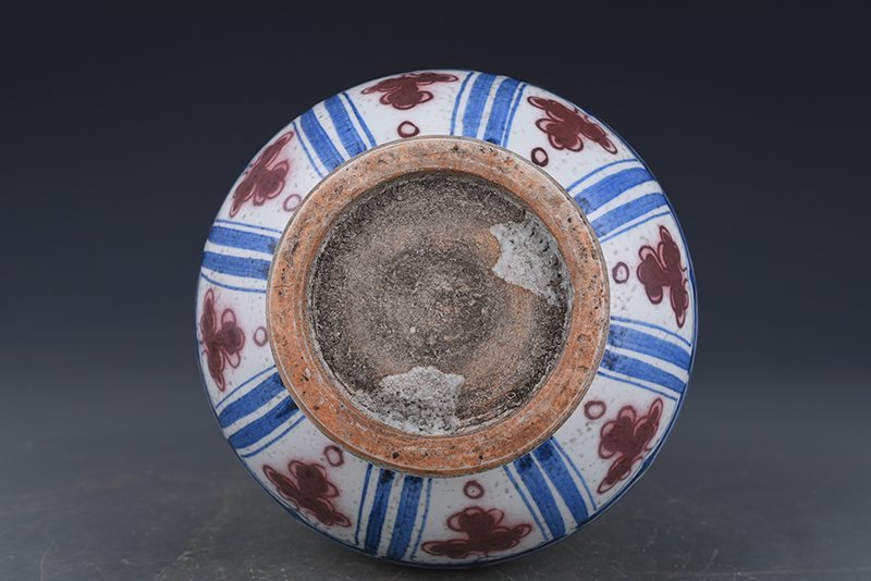 Yuan Dynasty blue and white underglaze red lotus pond jade pot spring vase