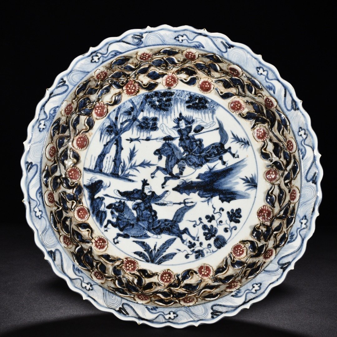 Yuan Dynasty blue and white underglaze red stenciled flower edge folding plate