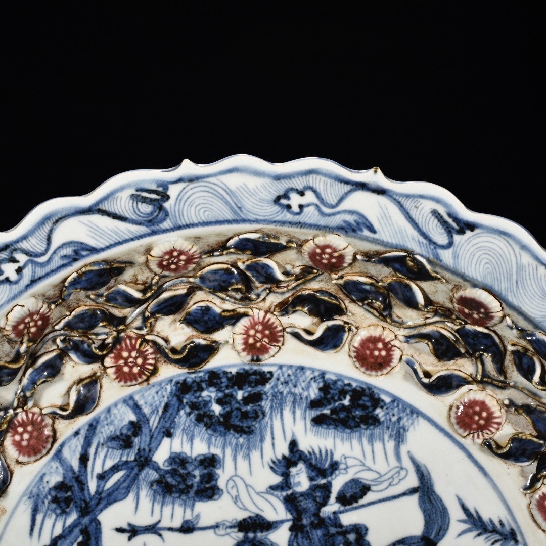 Yuan Dynasty blue and white underglaze red stenciled flower edge folding plate