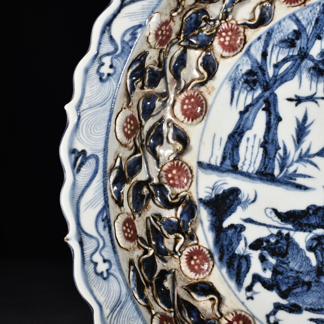 Yuan Dynasty blue and white underglaze red stenciled flower edge folding plate