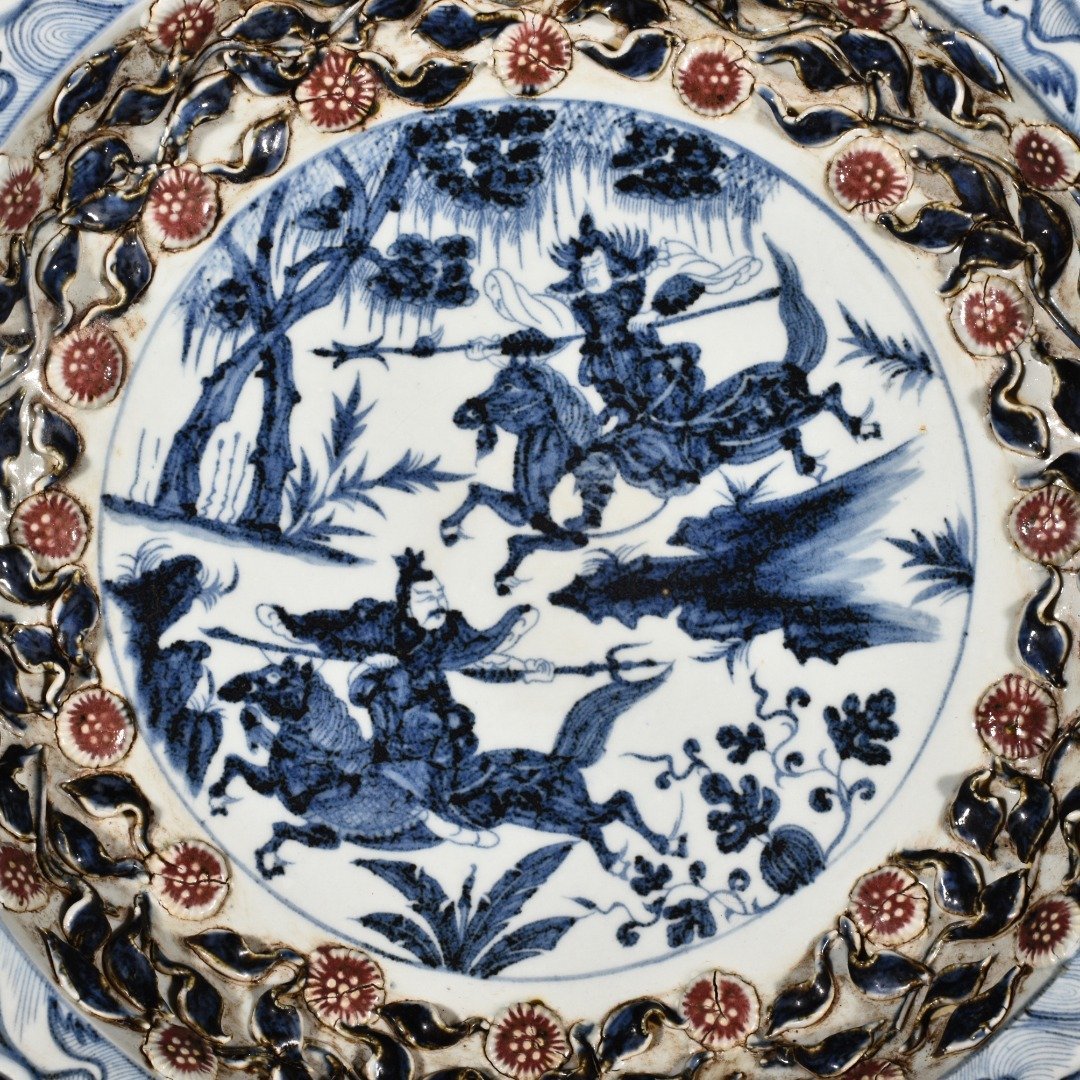 Yuan Dynasty blue and white underglaze red stenciled flower edge folding plate