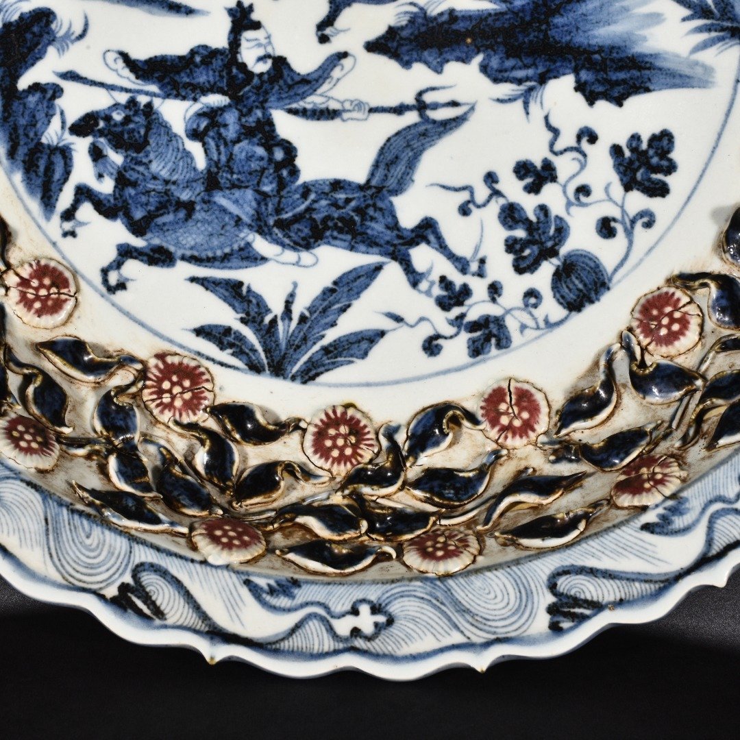 Yuan Dynasty blue and white underglaze red stenciled flower edge folding plate