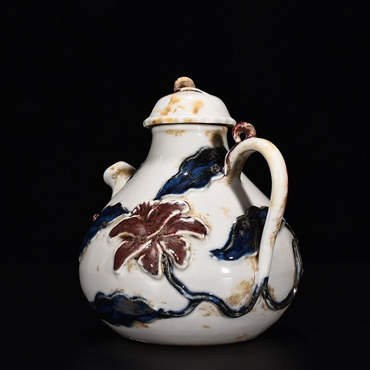 Yuan Dynasty blue and white underglaze red pot with floral pattern