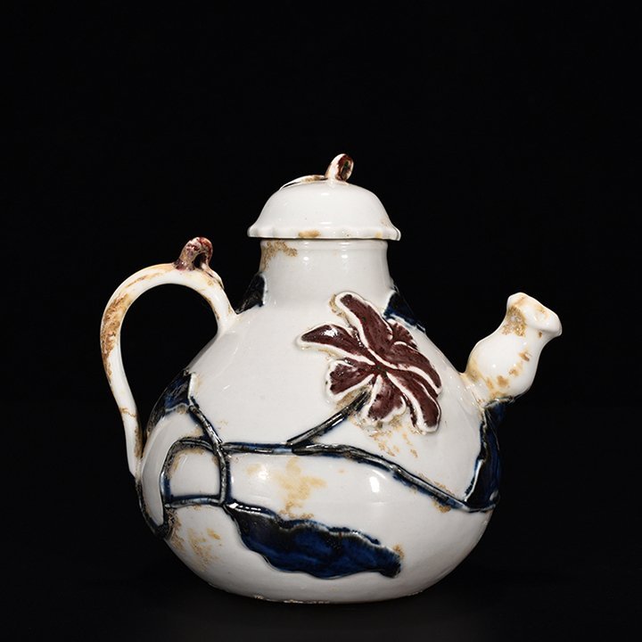 Yuan Dynasty blue and white underglaze red pot with floral pattern
