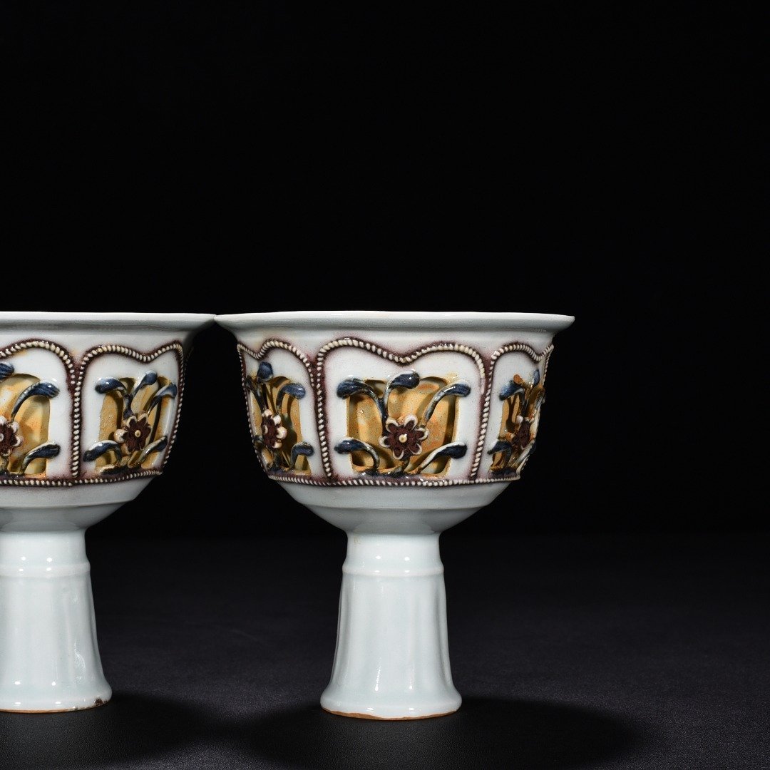 Yuan Dynasty blue and white underglaze red goblet with floral pattern
