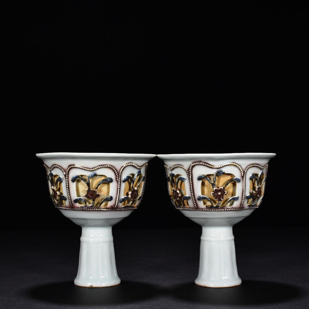 Yuan Dynasty blue and white underglaze red goblet with floral pattern