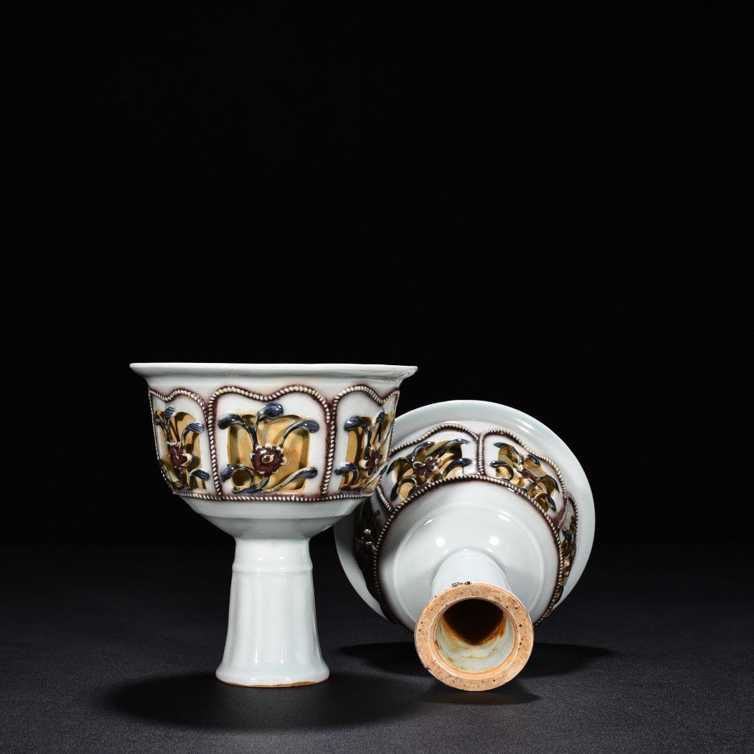 Yuan Dynasty blue and white underglaze red goblet with floral pattern