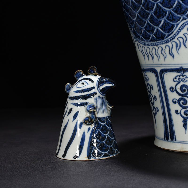 Yuan Dynasty blue and white underglaze red plastic unicorn flower pattern phoenix head plum vase