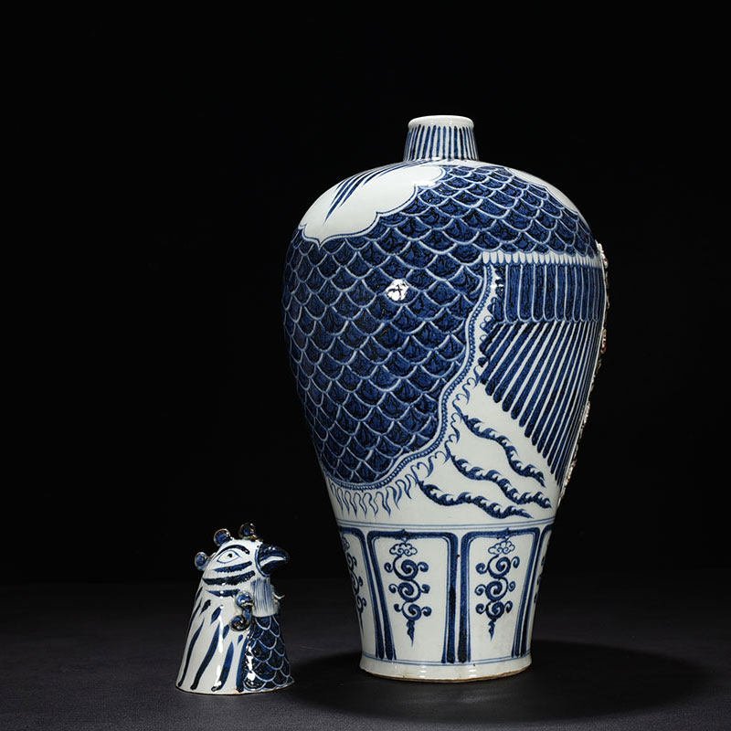 Yuan Dynasty blue and white underglaze red plastic unicorn flower pattern phoenix head plum vase