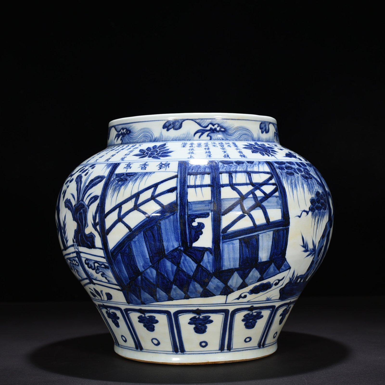 Yuan Dynasty blue and white jar with character
