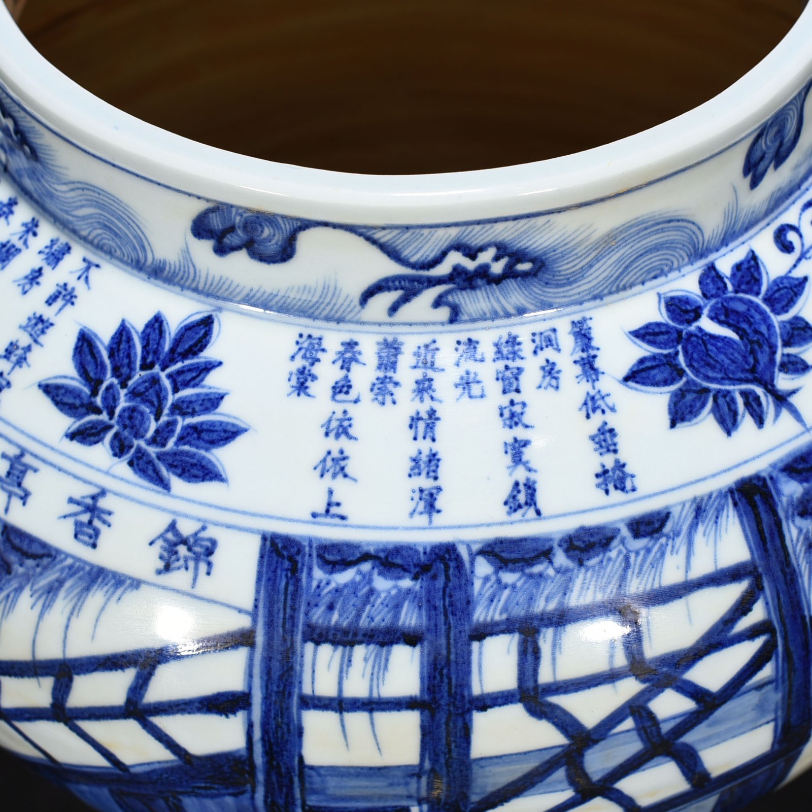 Yuan Dynasty blue and white jar with character