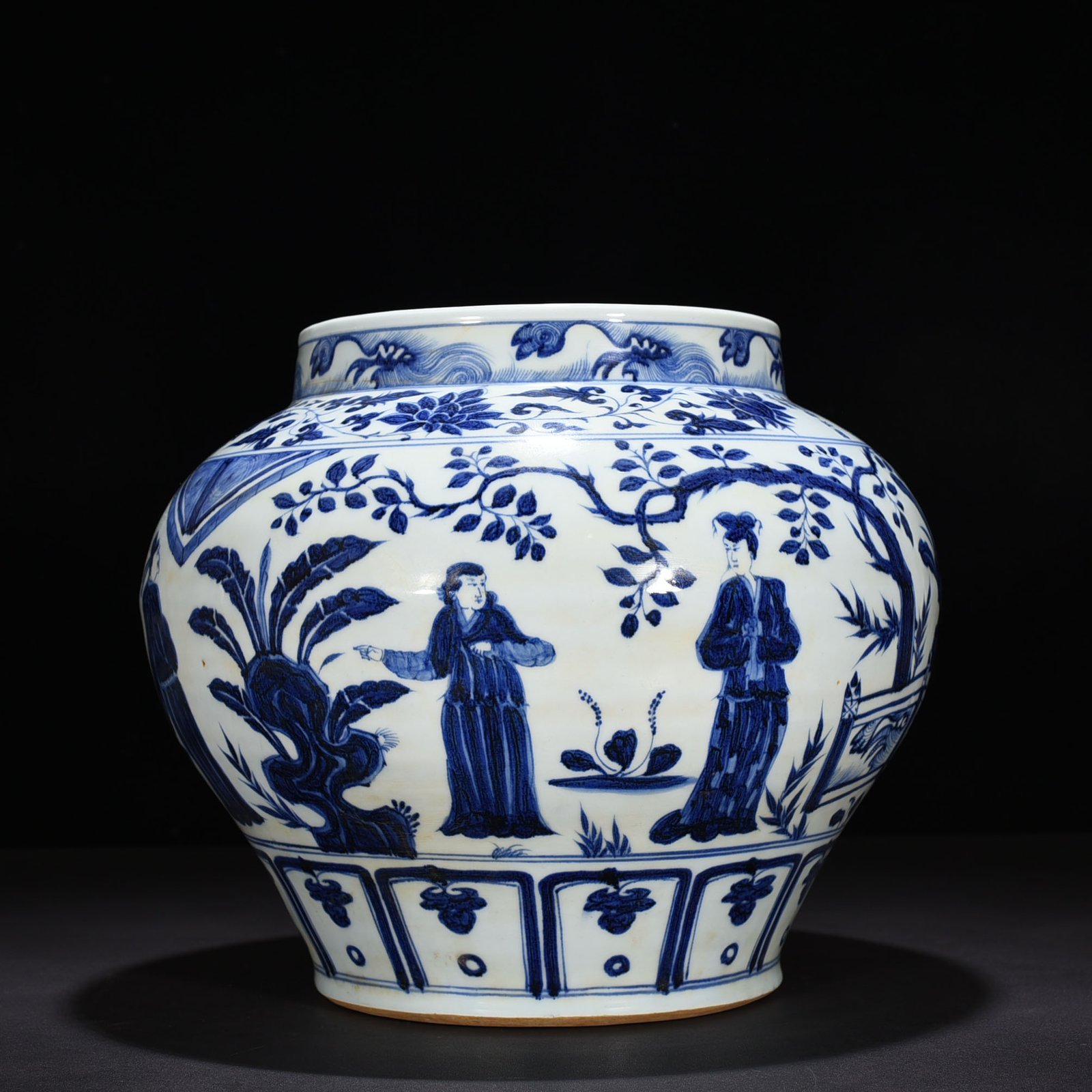 Yuan Dynasty blue and white jar with character
