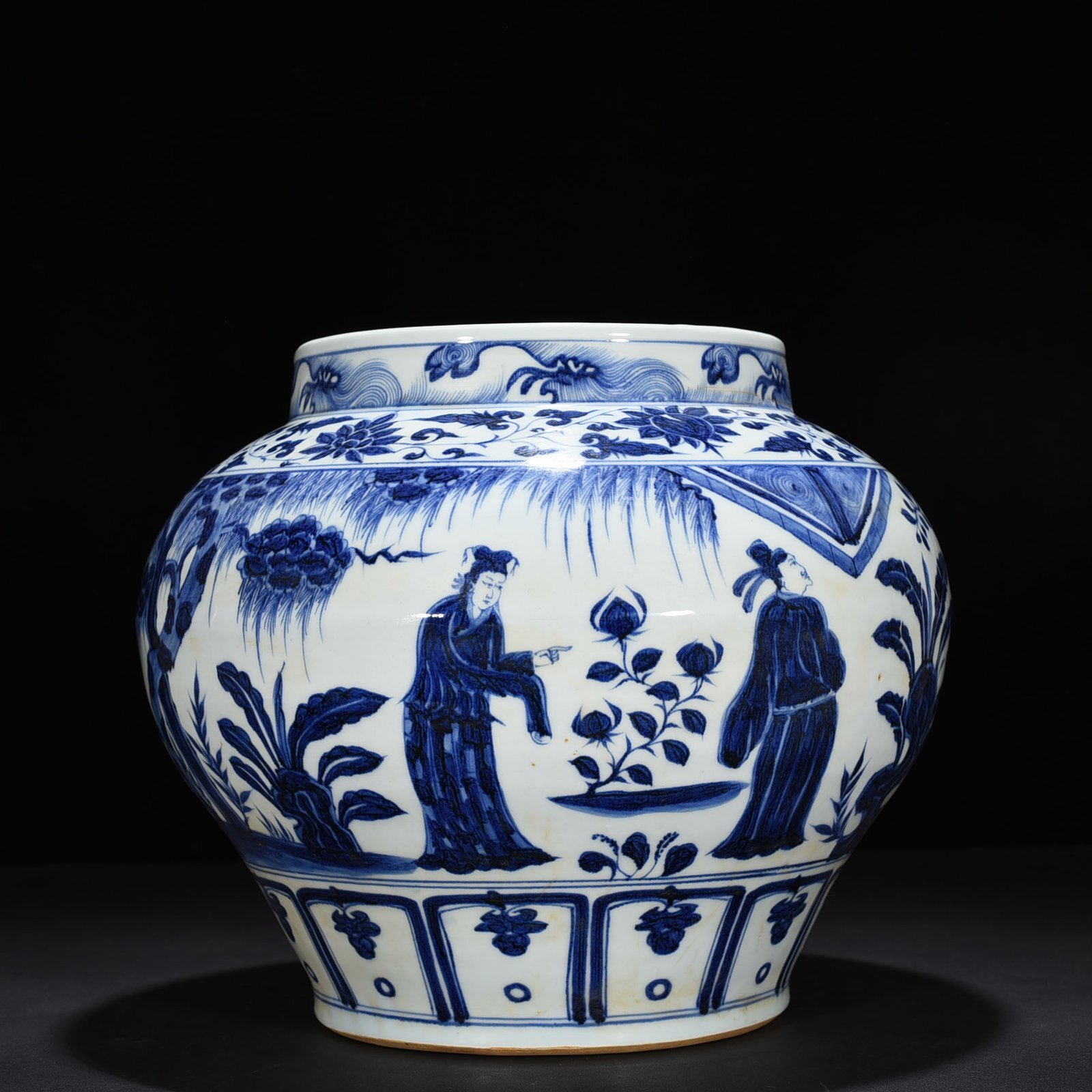 Yuan Dynasty blue and white jar with character