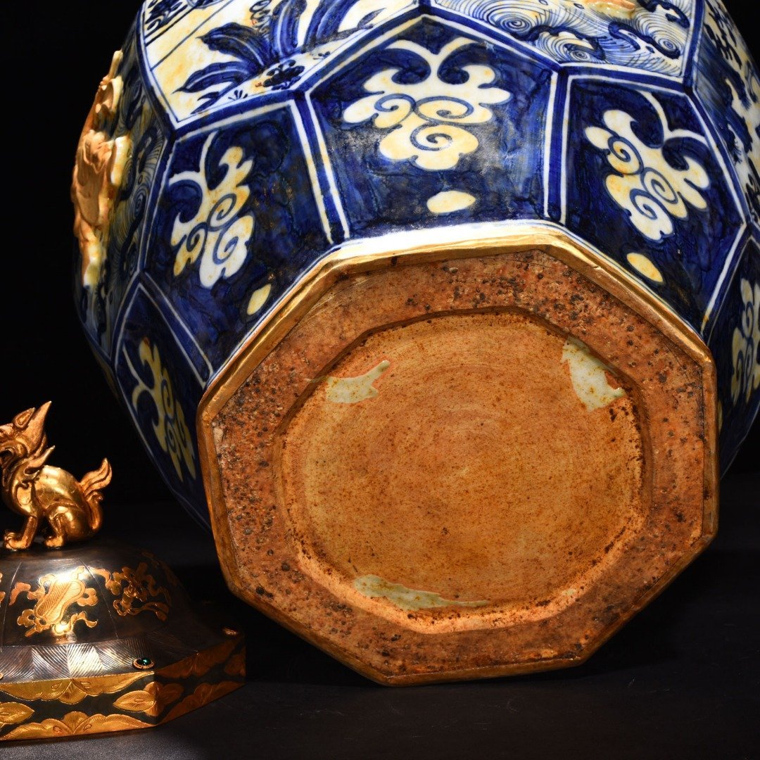 Yuan Dynasty blue and white carved four beast head cover jar