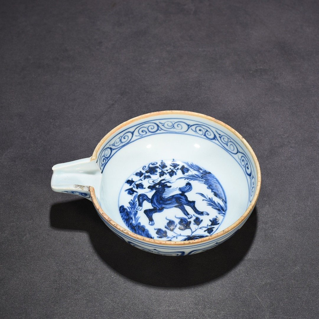 Yuan Dynasty blue and white flying deer pattern