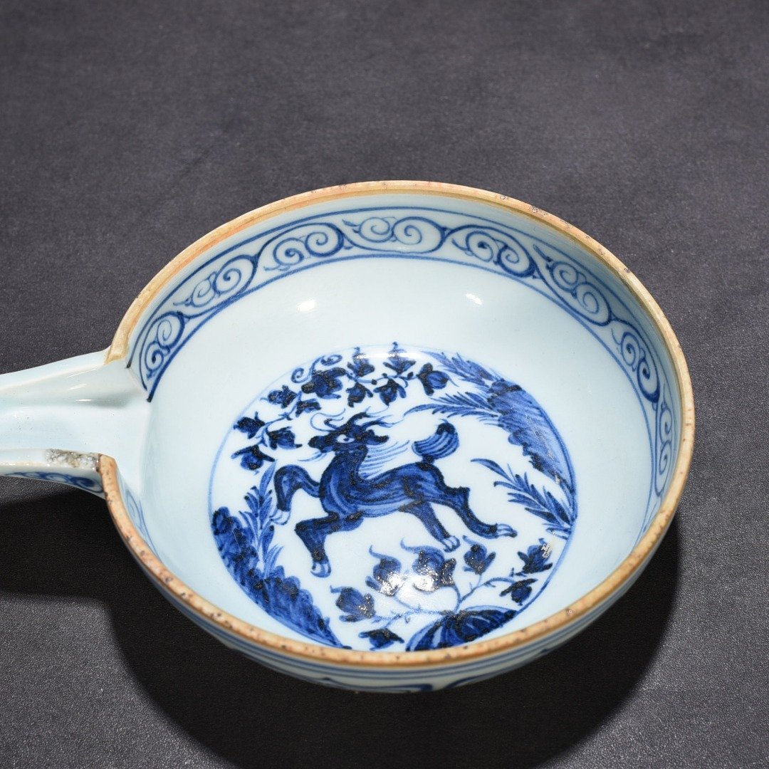Yuan Dynasty blue and white flying deer pattern
