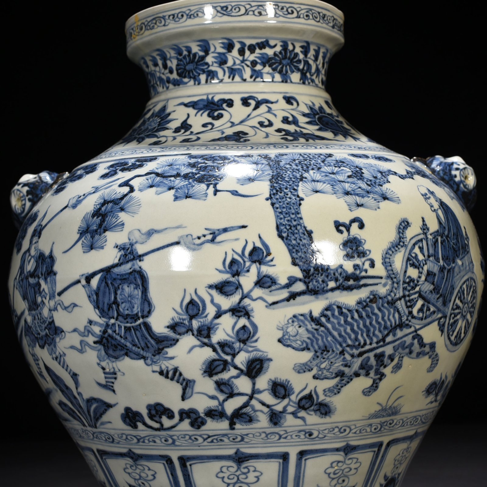 Yuan Dynasty blue and white animal ear jar
