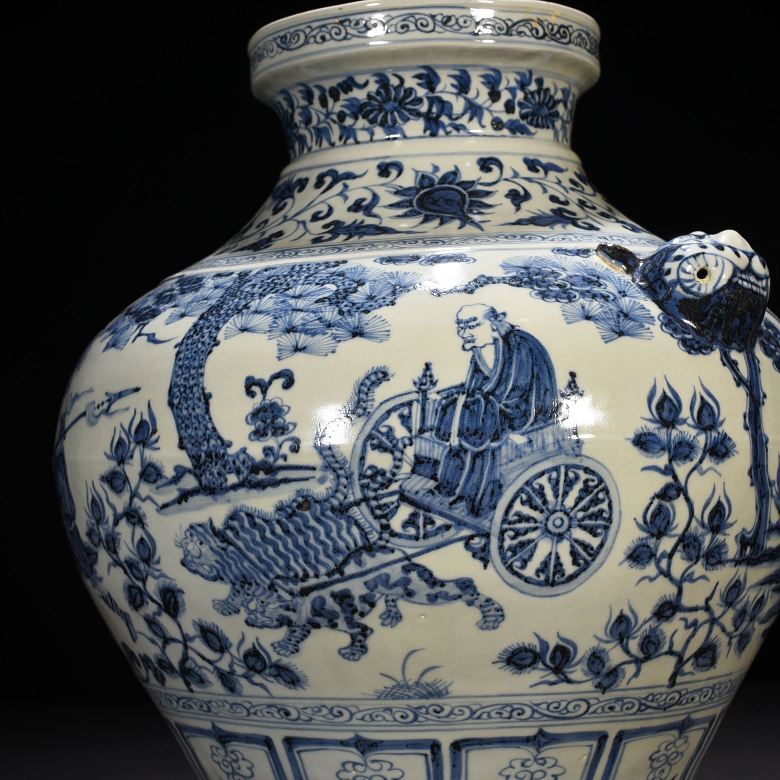 Yuan Dynasty blue and white animal ear jar