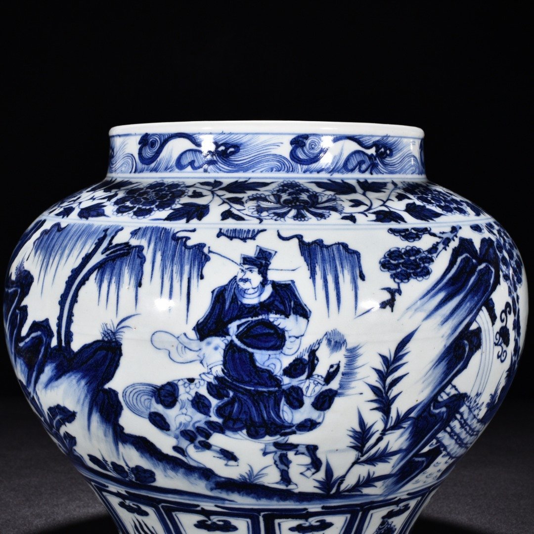 Yuan Dynasty blue and white figure jar