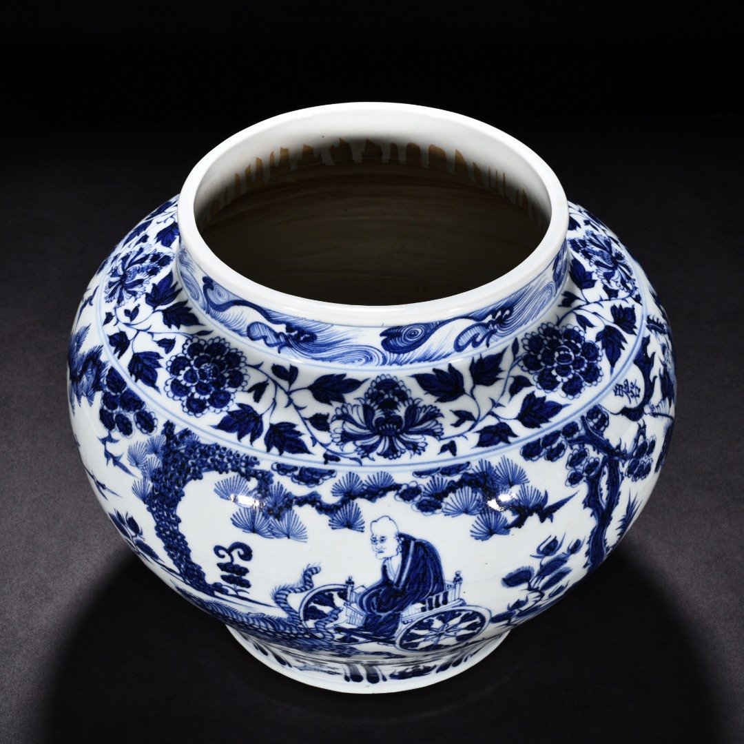 Yuan Dynasty blue and white figure jar