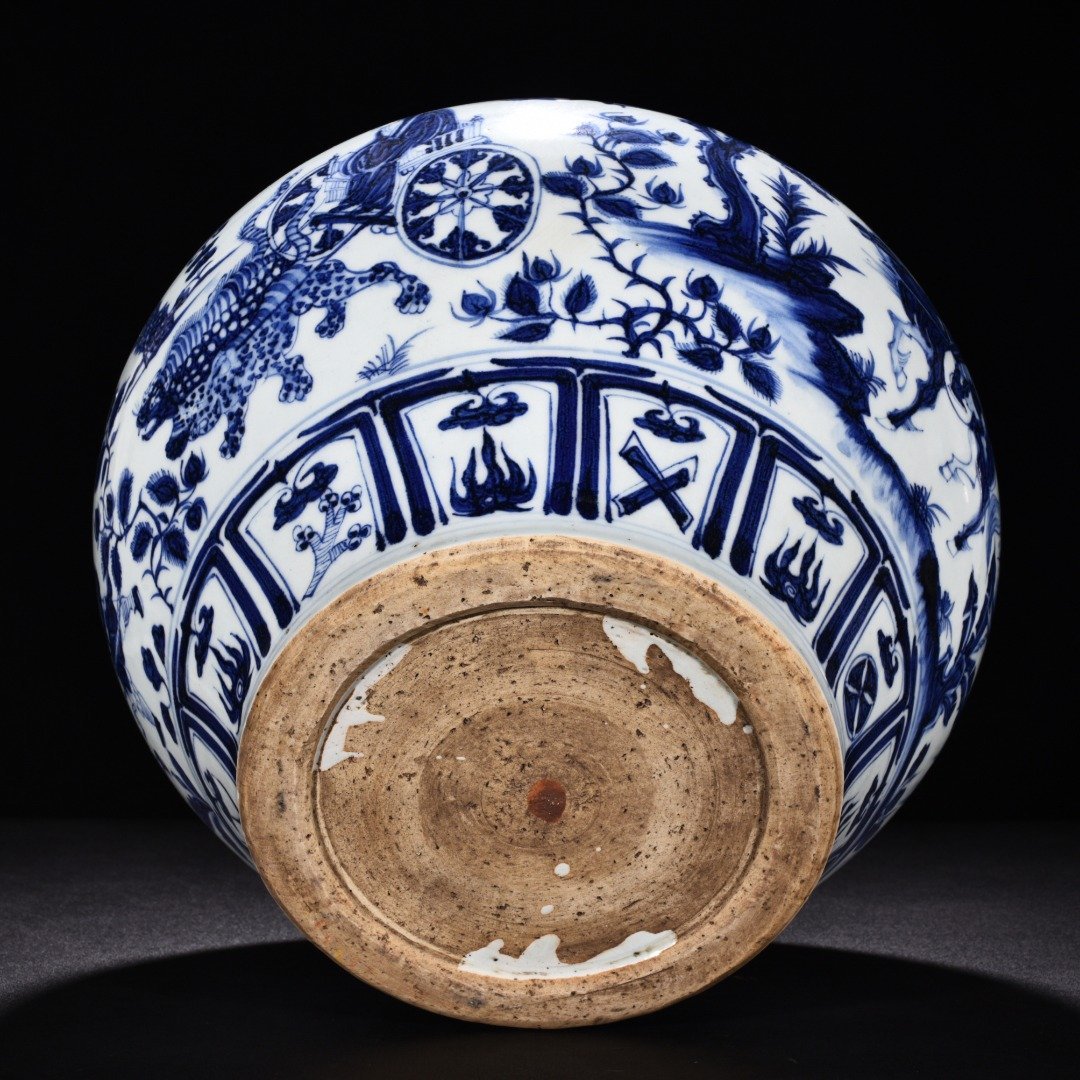 Yuan Dynasty blue and white figure jar
