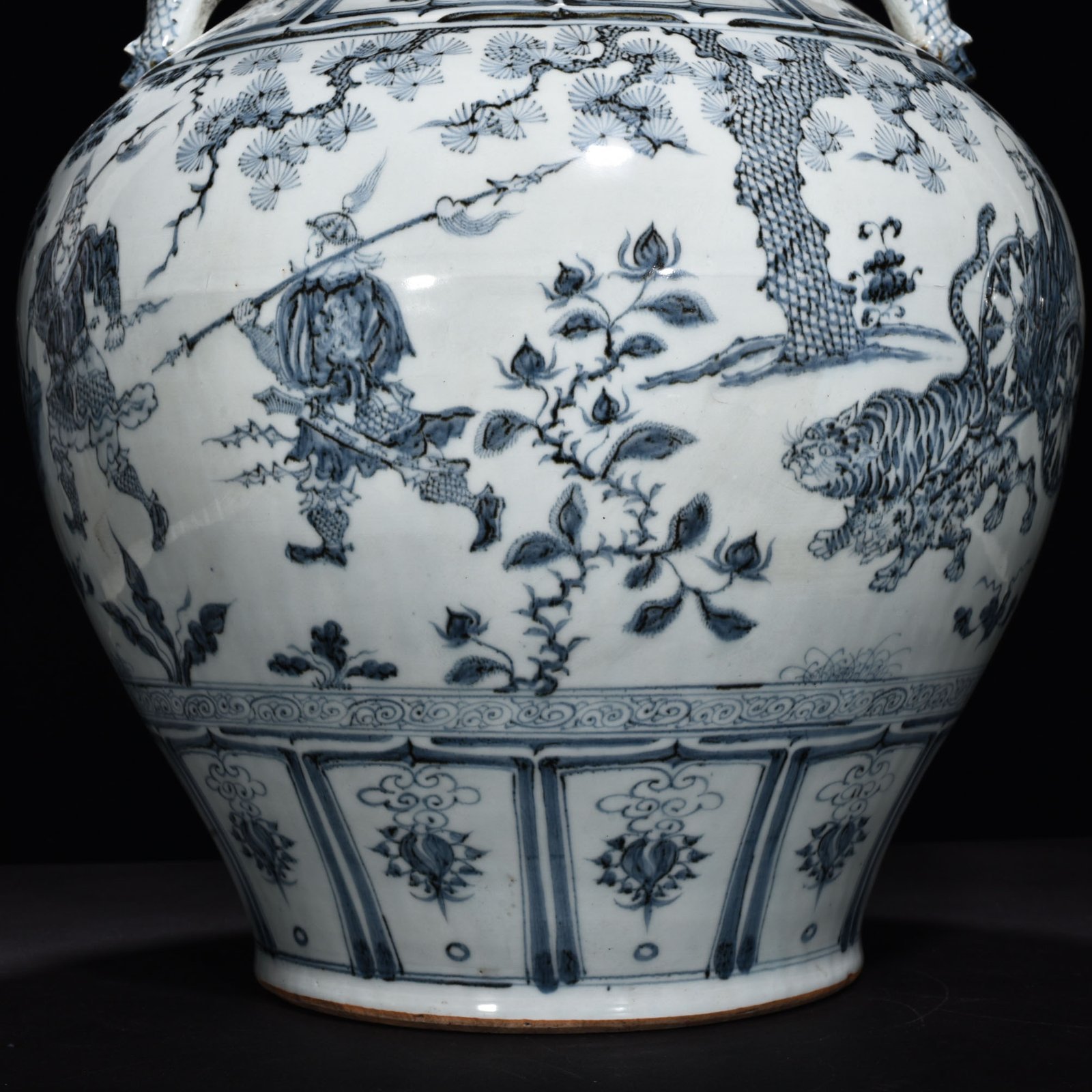 Yuan Dynasty blue and white ear lid jar