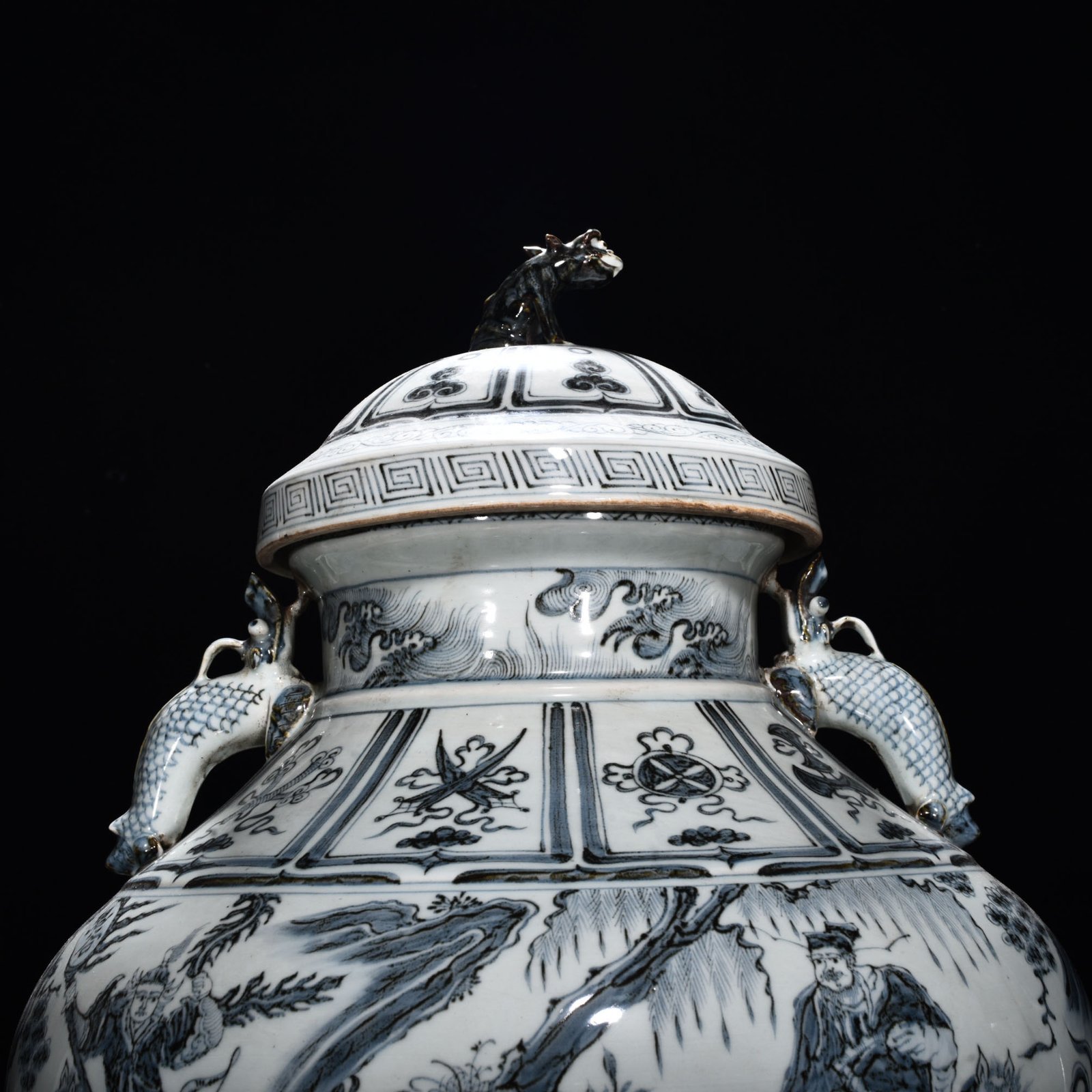 Yuan Dynasty blue and white ear lid jar