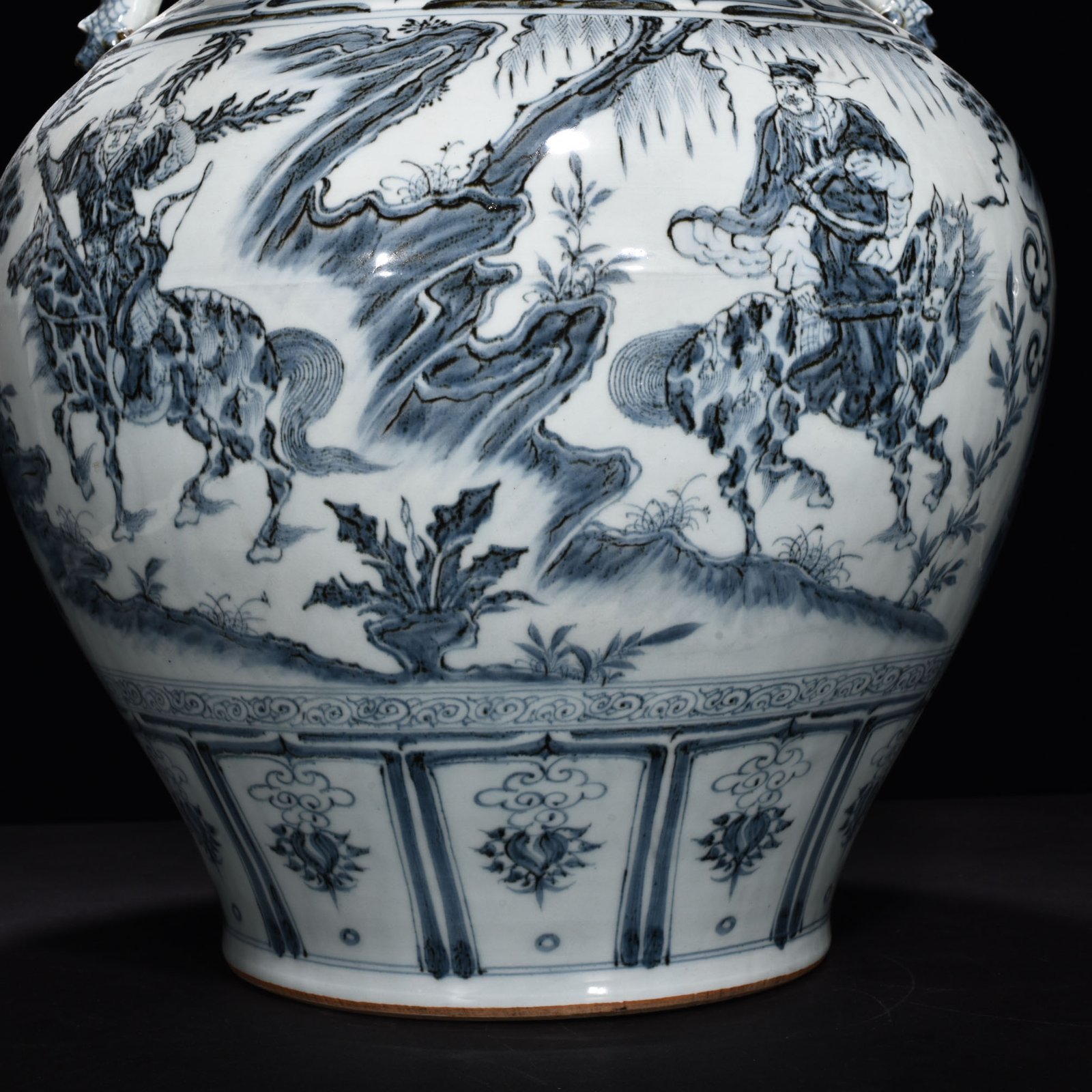 Yuan Dynasty blue and white ear lid jar