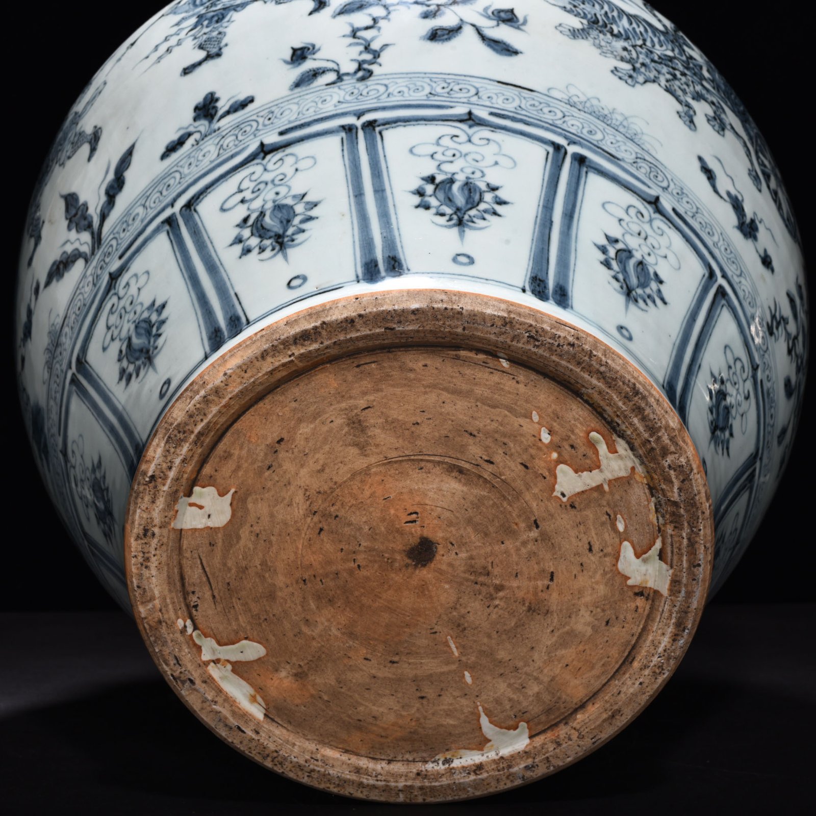 Yuan Dynasty blue and white ear lid jar