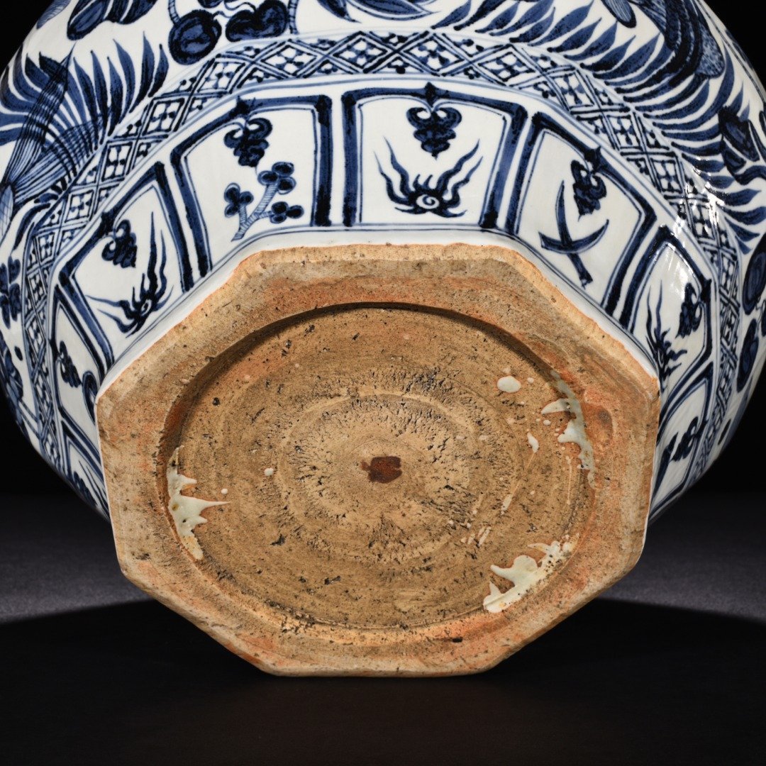 Yuan Dynasty blue and white fish and algae pattern octagonal jar