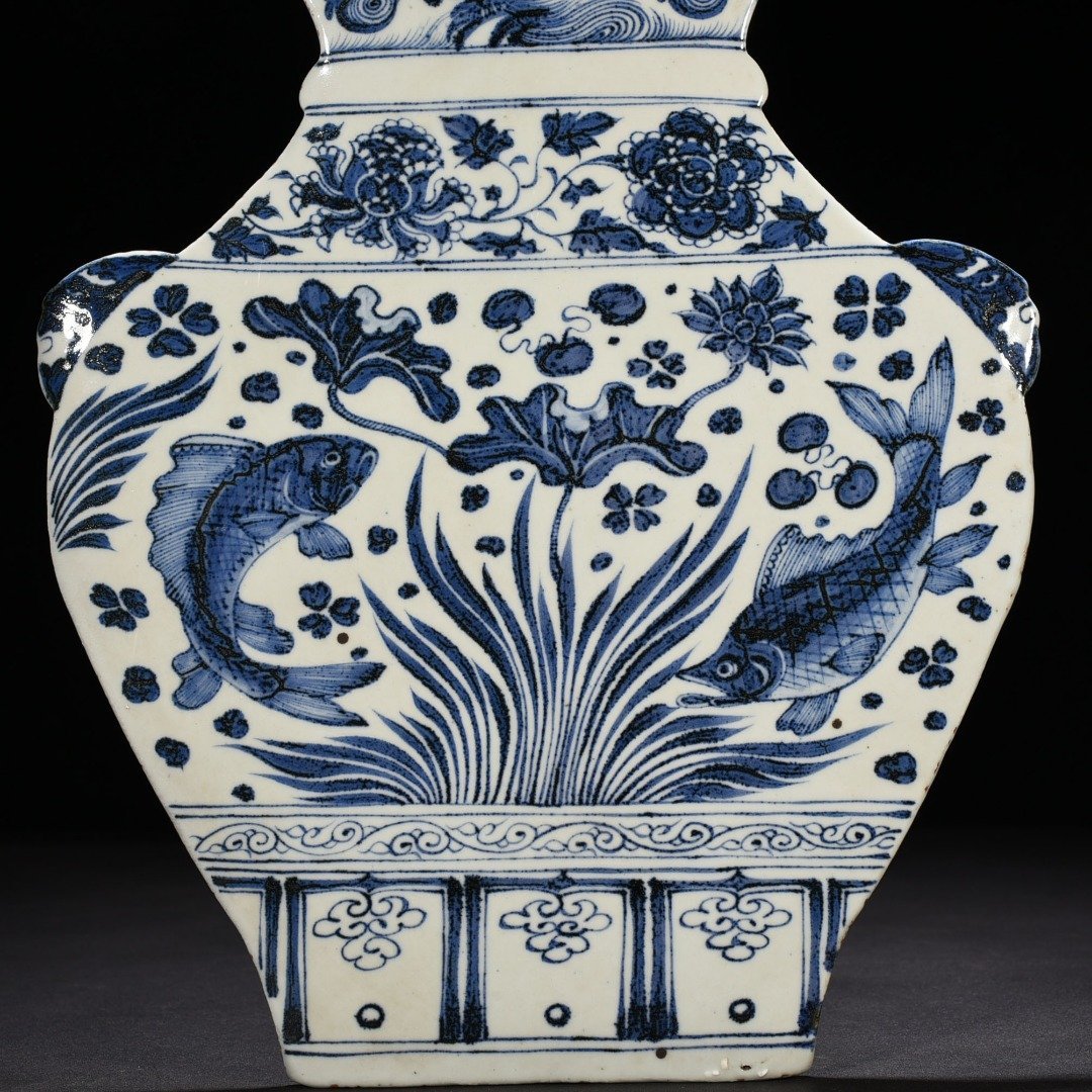 Yuan Dynasty blue and white fish and algae pattern animal ear pot-shaped