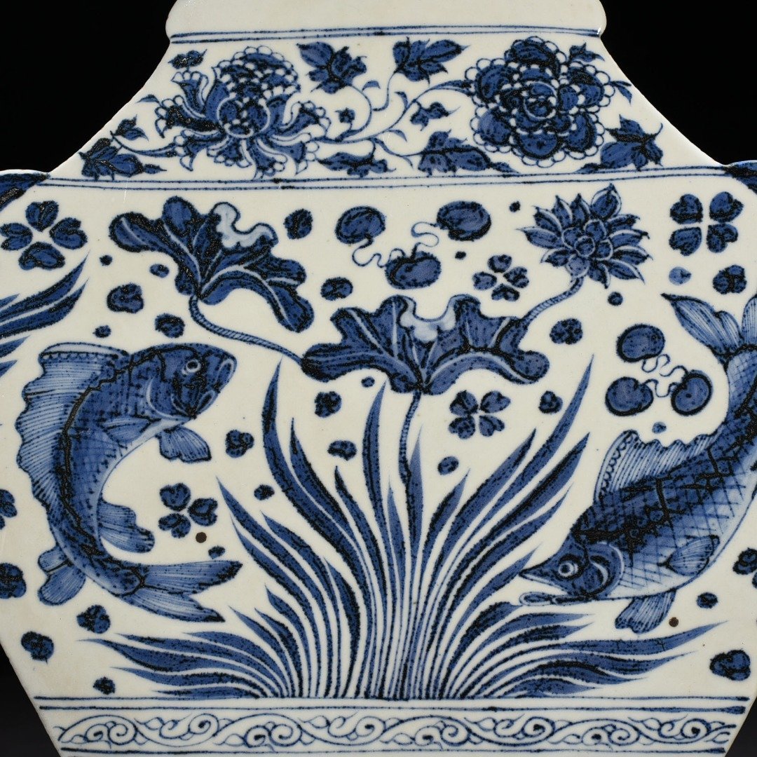 Yuan Dynasty blue and white fish and algae pattern animal ear pot-shaped