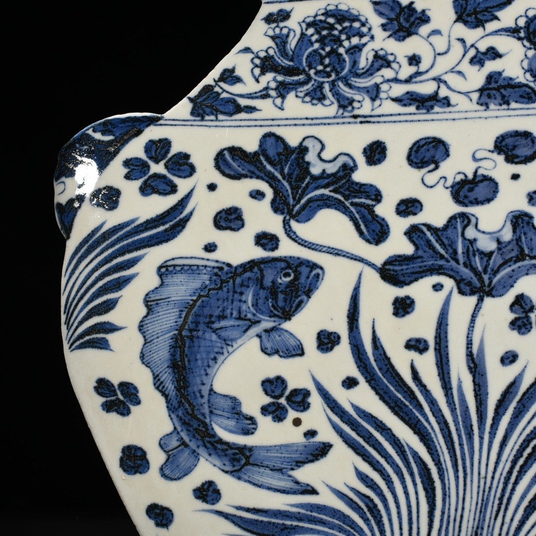 Yuan Dynasty blue and white fish and algae pattern animal ear pot-shaped