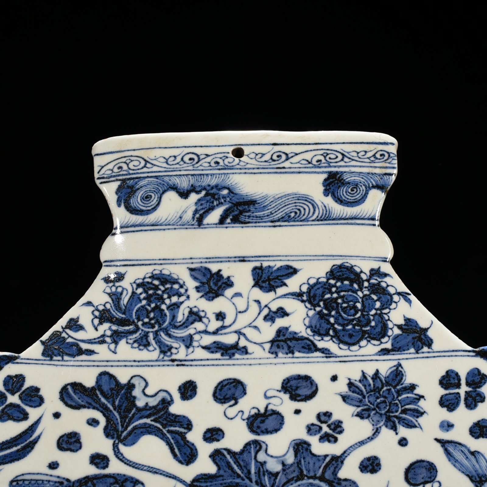 Yuan Dynasty blue and white fish and algae pattern animal ear pot-shaped