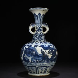 Yuan Dynasty blue and white fish and algae pattern amphora