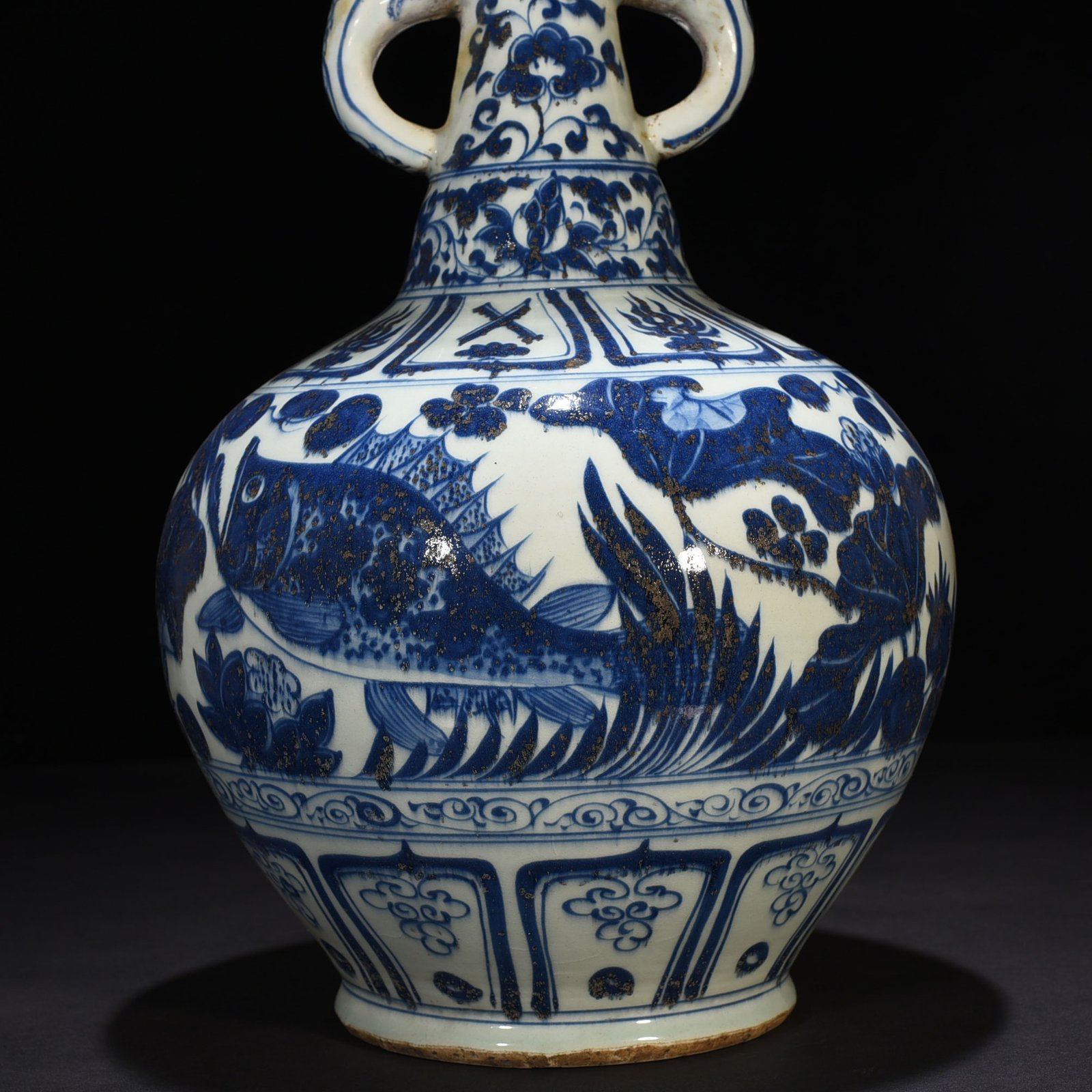 Yuan Dynasty blue and white fish and algae pattern amphora