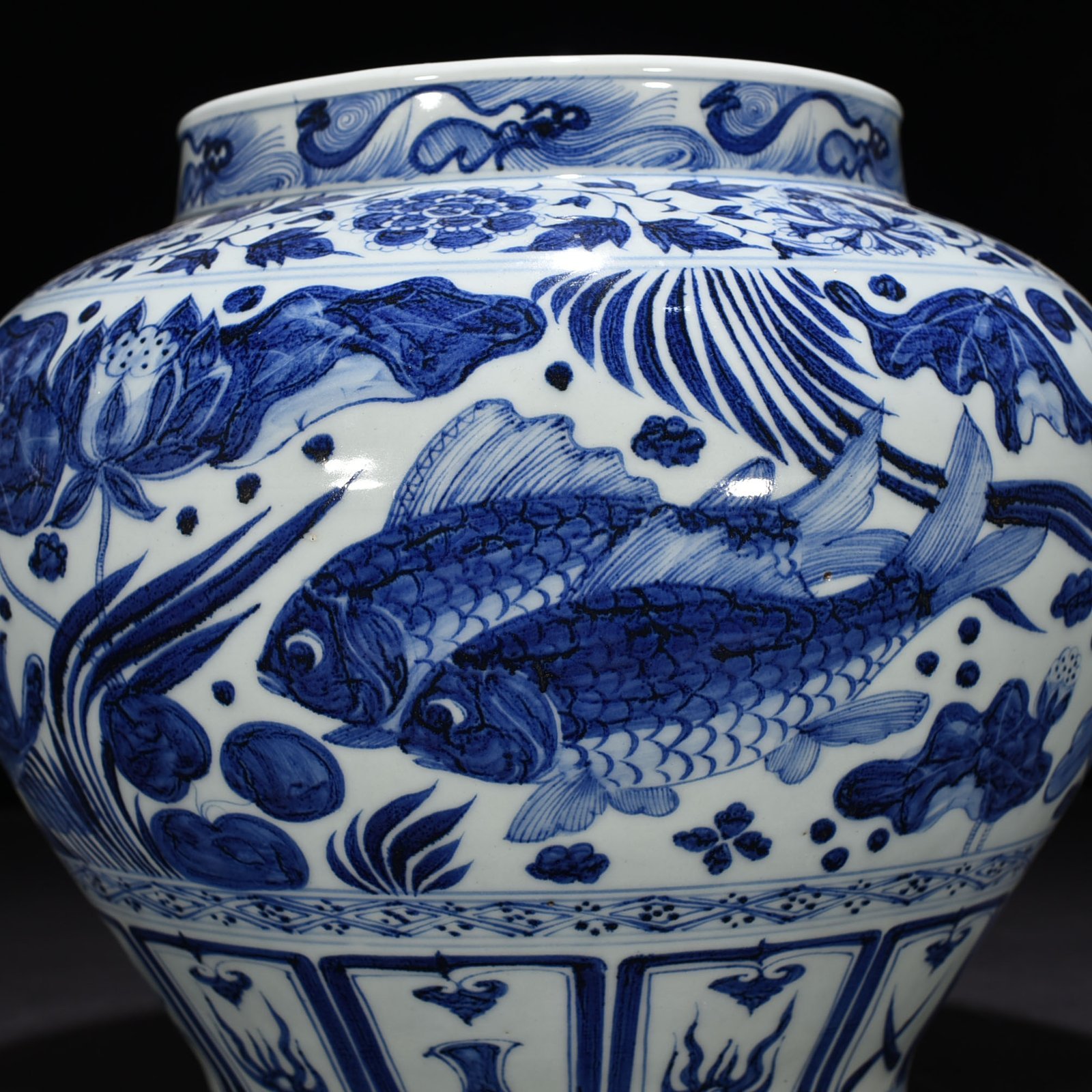 Yuan Dynasty blue and white fish and algae pattern inscribed jar