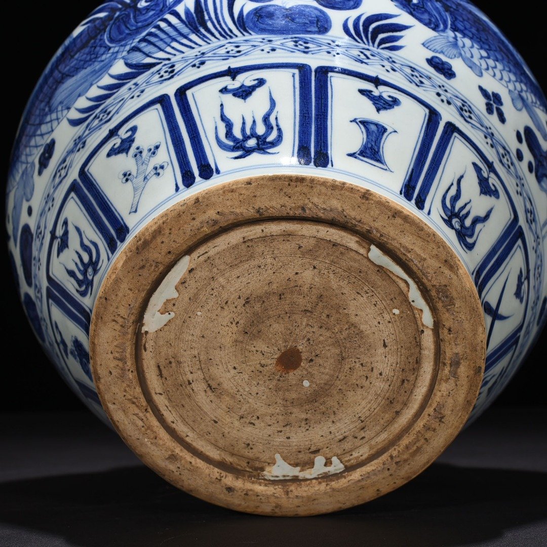 Yuan Dynasty blue and white fish and algae pattern inscribed jar