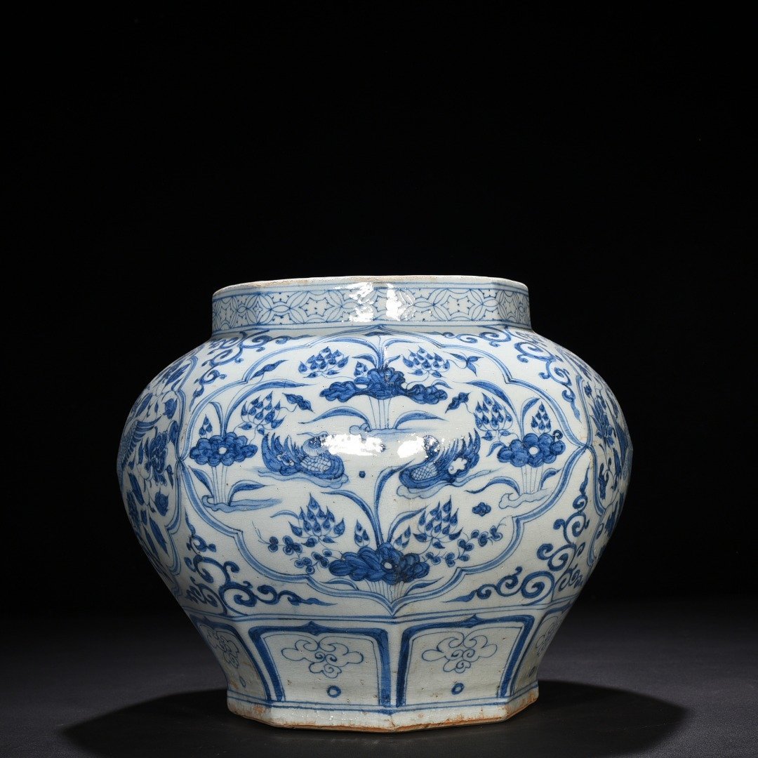 Yuan Dynasty blue and white mandarin duck and phoenix pattern octagonal jar