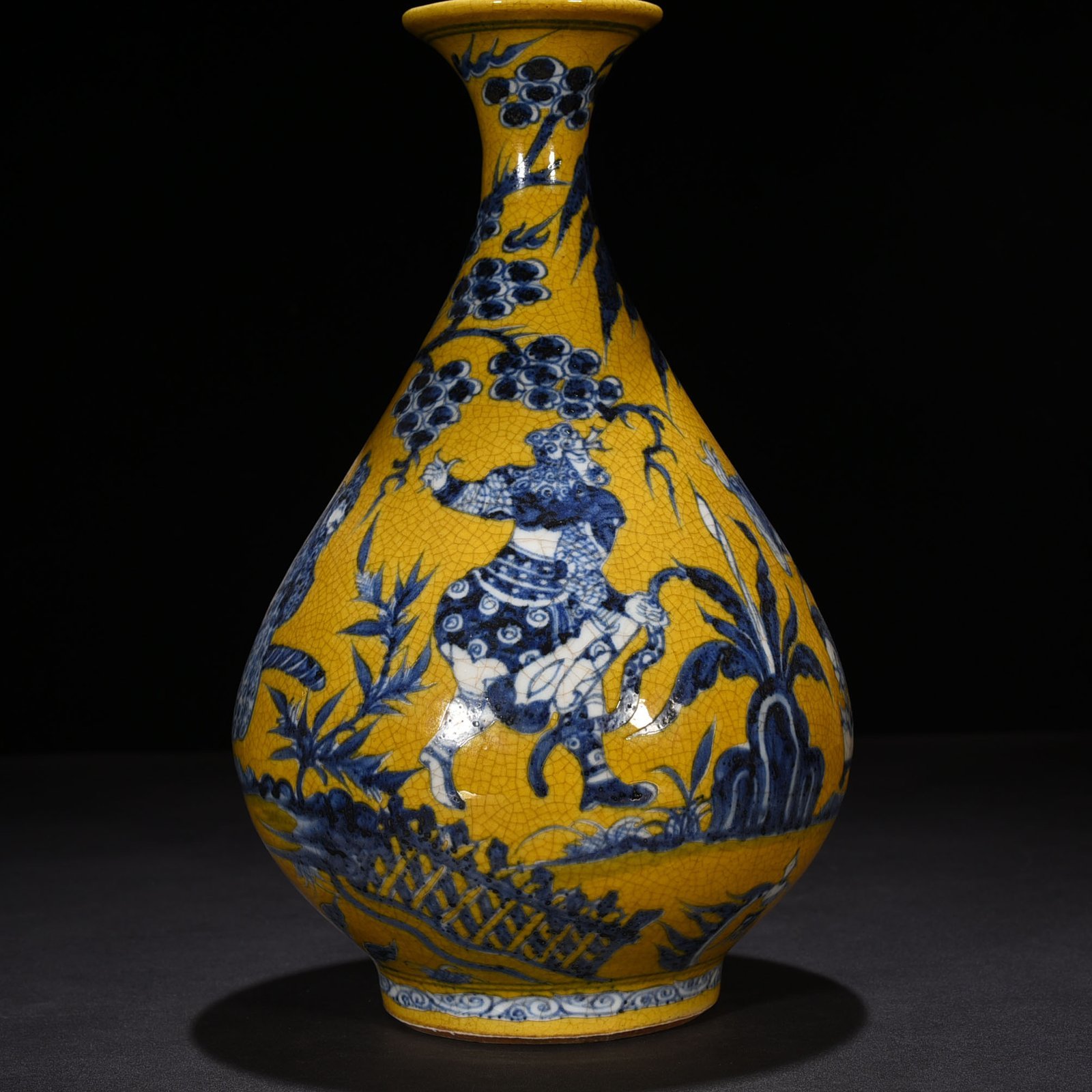 Yuan Dynasty blue and white yellow ground blue and white general vase