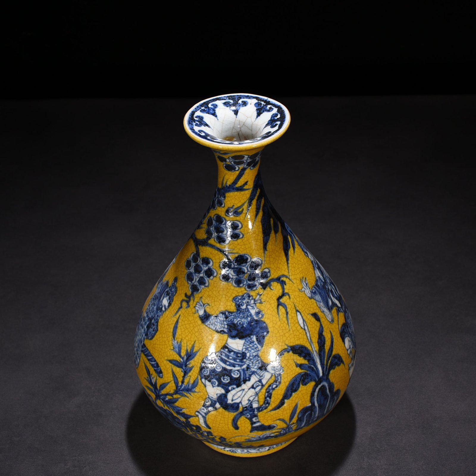 Yuan Dynasty blue and white yellow ground blue and white general vase