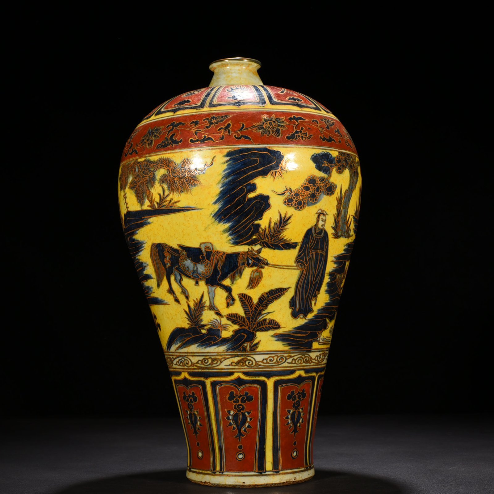 Yuan Dynasty ground blue and white gilded plum vase with story pattern
