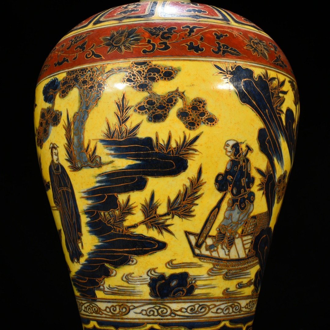 Yuan Dynasty ground blue and white gilded plum vase with story pattern