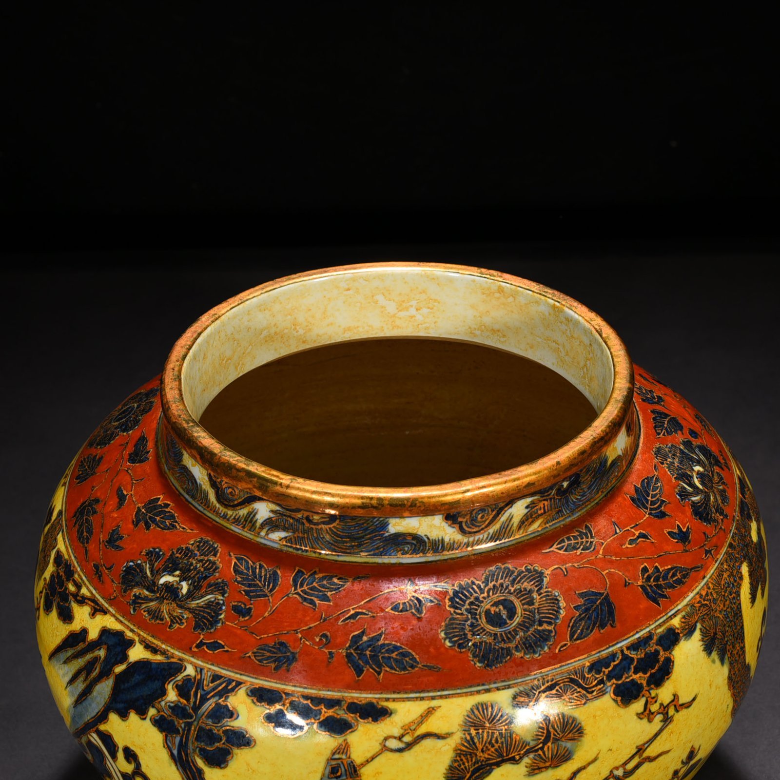 Yuan Dynasty ground blue and white painted gold jar
