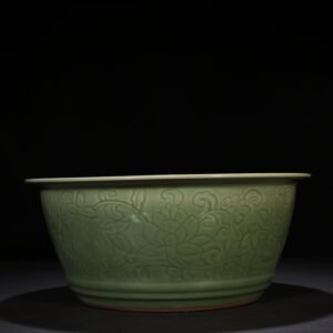 Yuan Dynasty plum green glaze vat with lotus pattern
