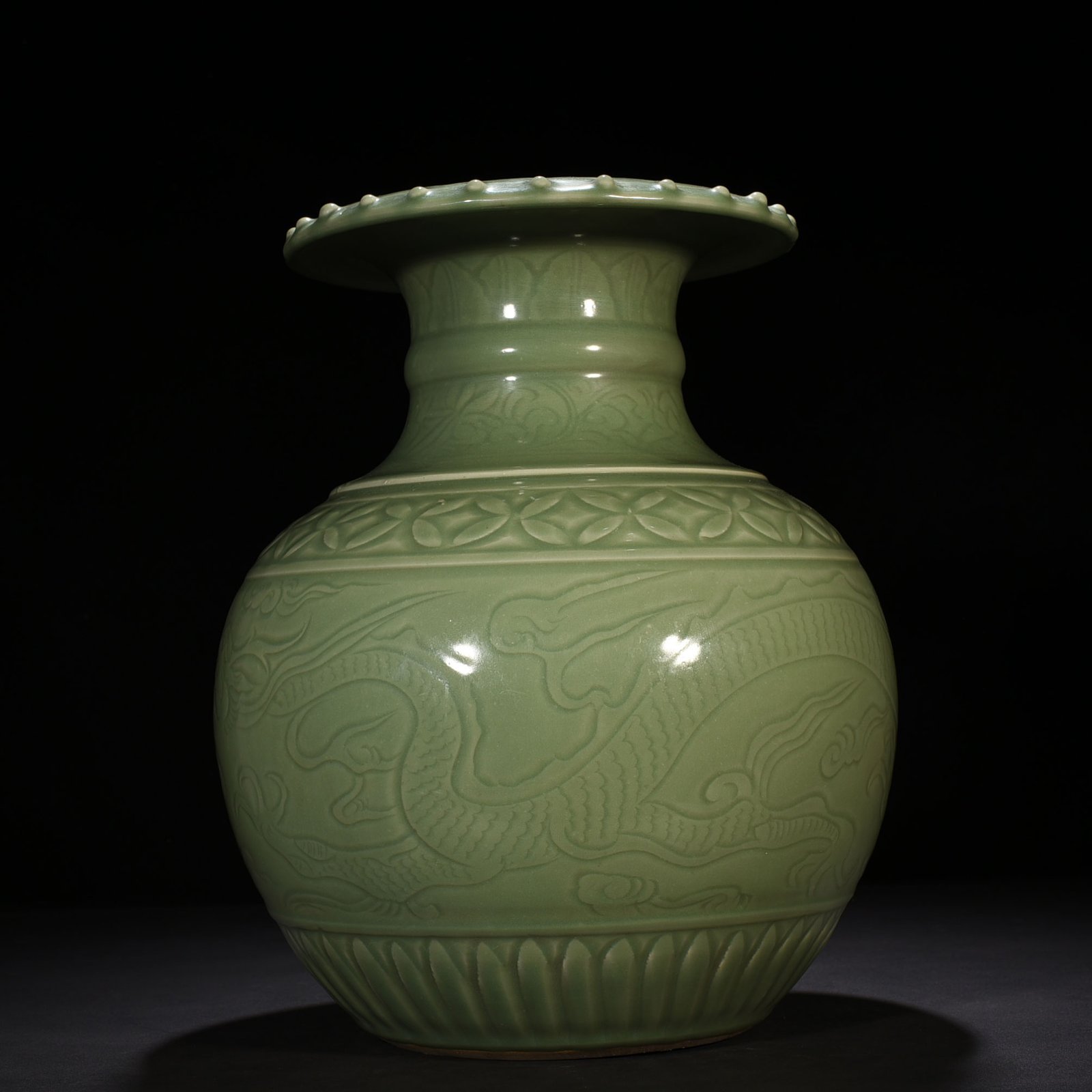 Yuan Dynasty plum green glaze inverted bottle with dragon pattern