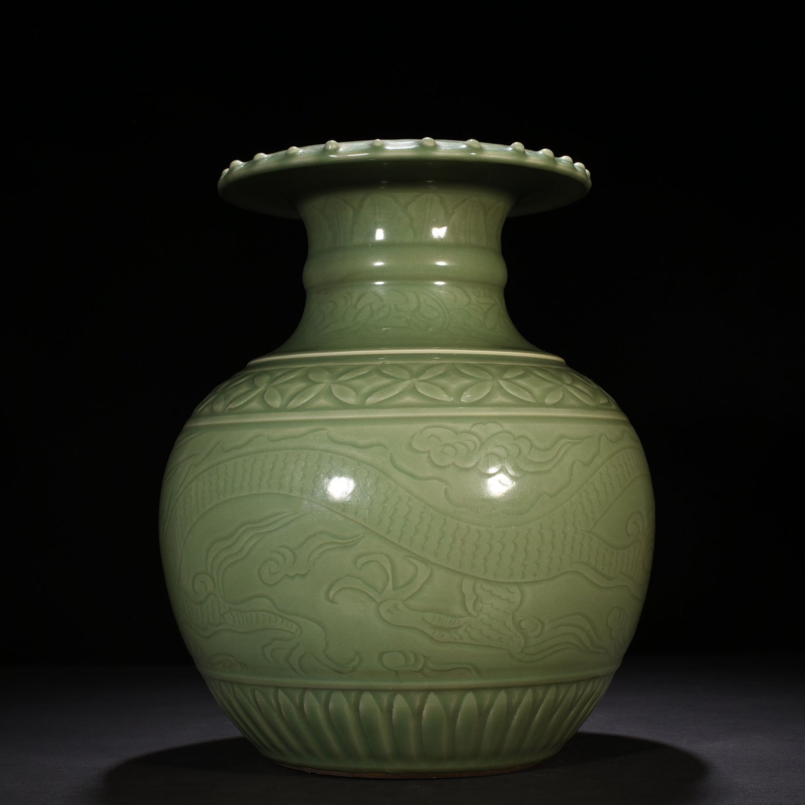 Yuan Dynasty plum green glaze inverted bottle with dragon pattern