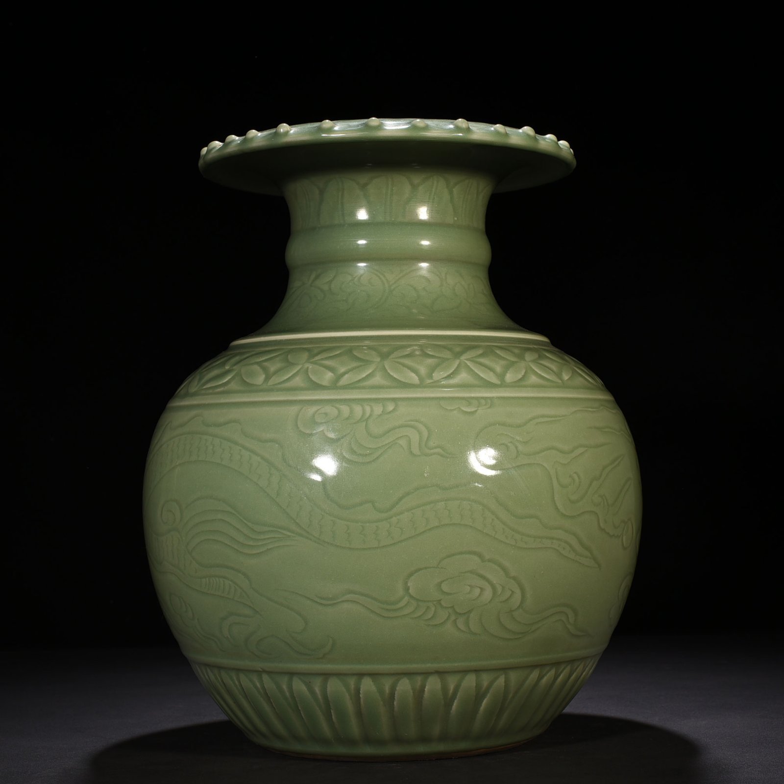 Yuan Dynasty plum green glaze inverted bottle with dragon pattern