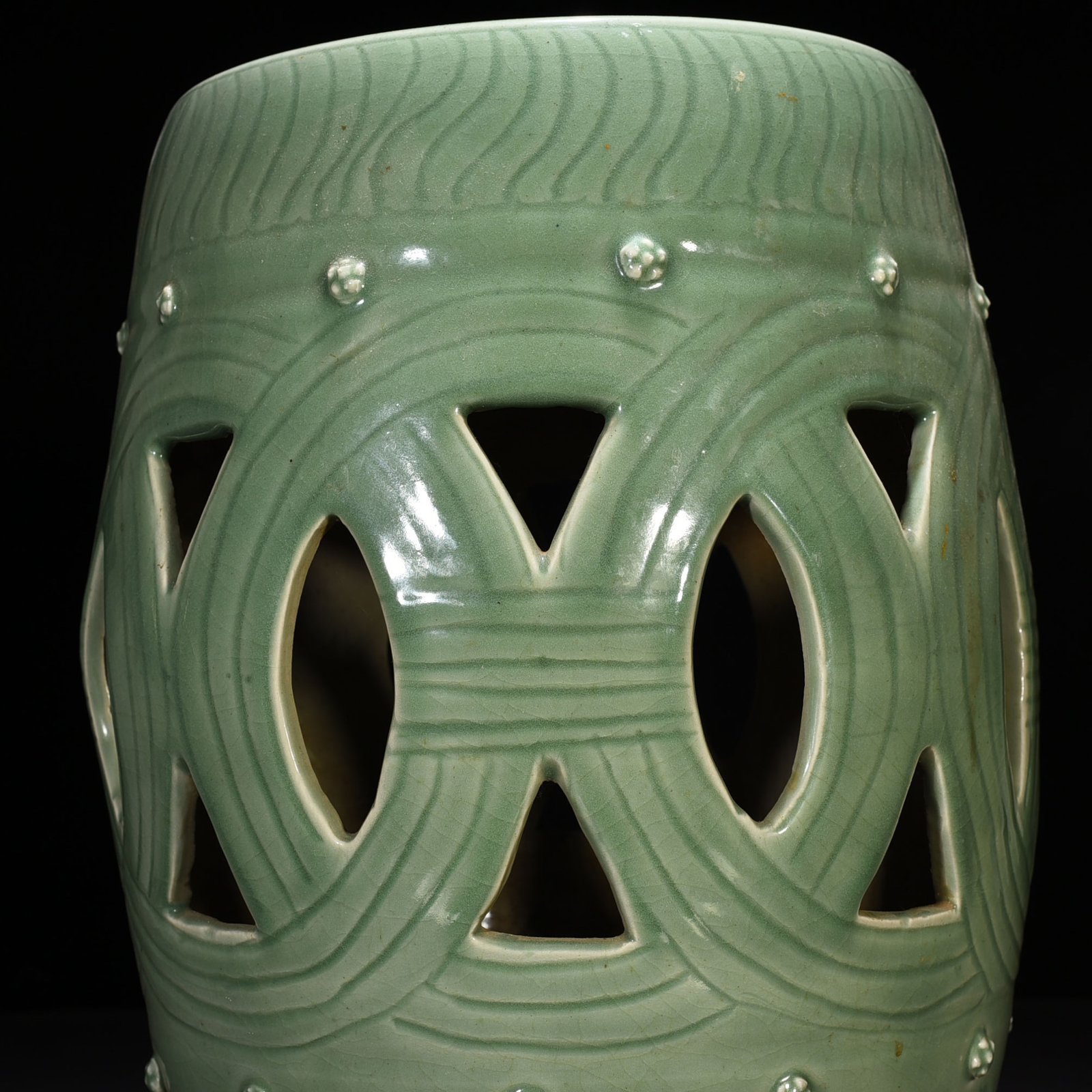 Yuan Dynasty plum celadon hollow drum stool